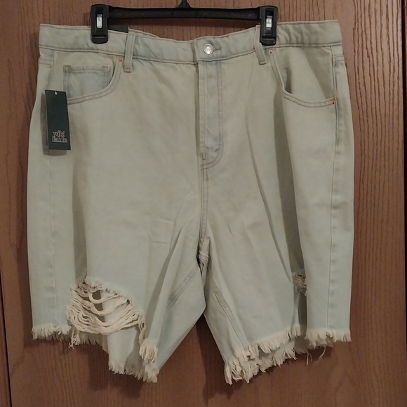 Wild Fable High Rise Bermuda Shorts Size 16W NWT - Picture 3 of 6